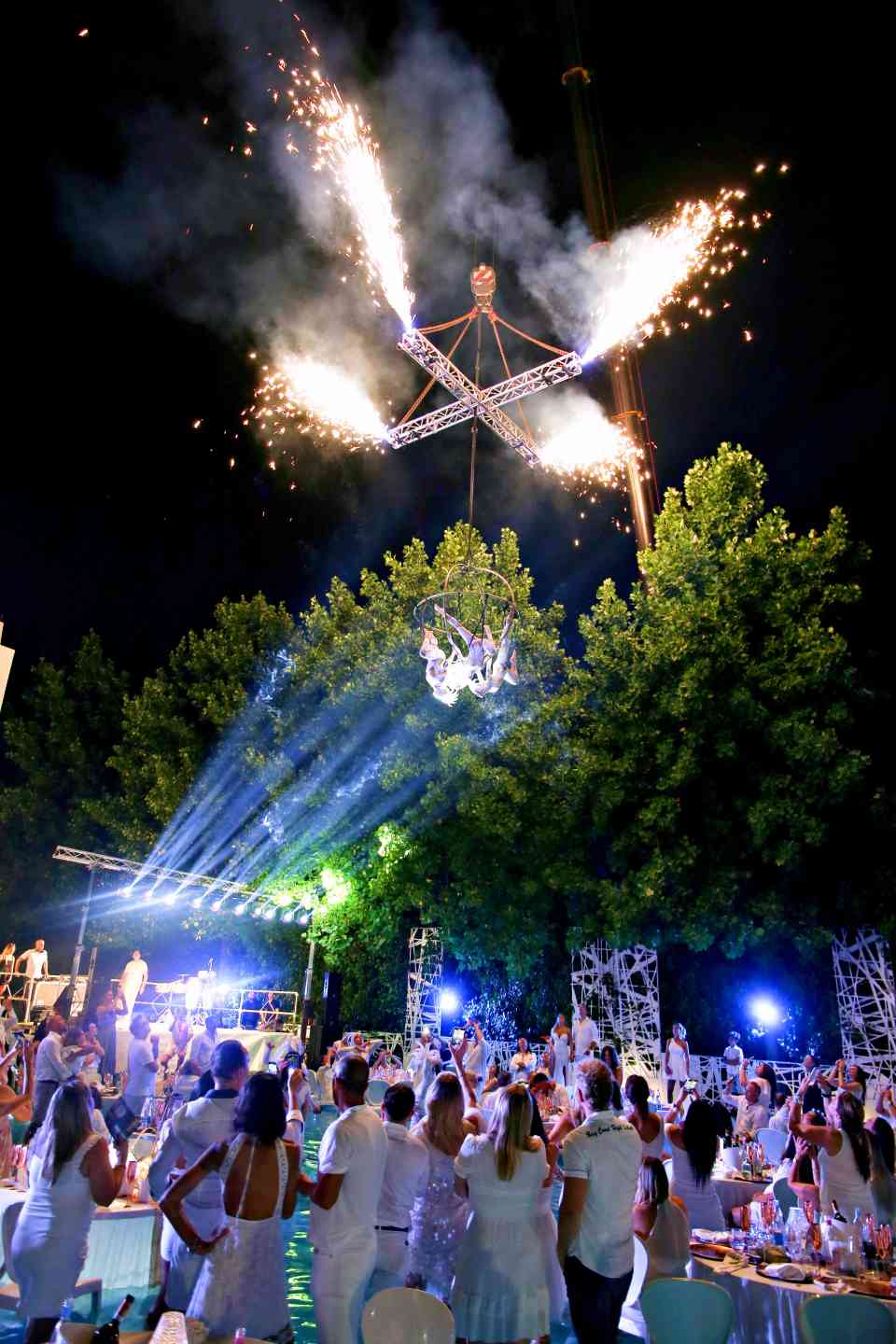 White Dinner Water Show 2024: la cena sull’acqua a Villa ReNoir