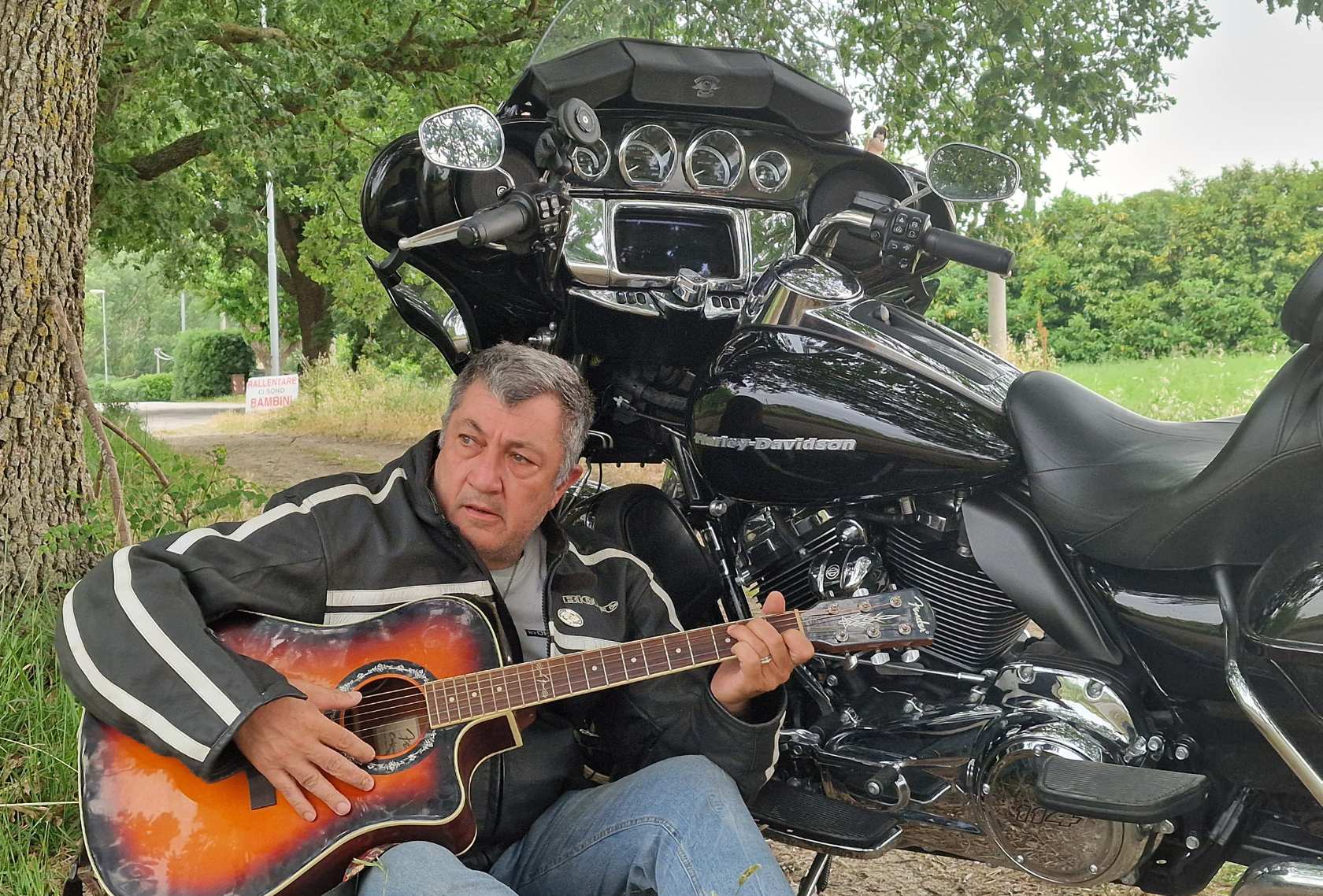 Intervista ad Antonello Misso: dalla musica elettronica al cantautorato con Harley & Davidson Legend, un viaggio tra passione e libertà