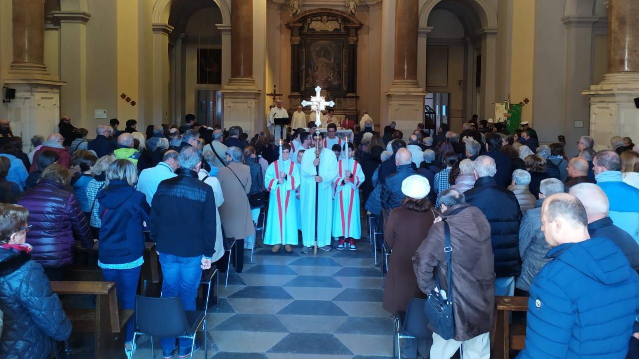 Arona: tre giorni di festa per i 440 anni dalla morte di San Carlo Borromeo all’ombra della statua del San Carlone